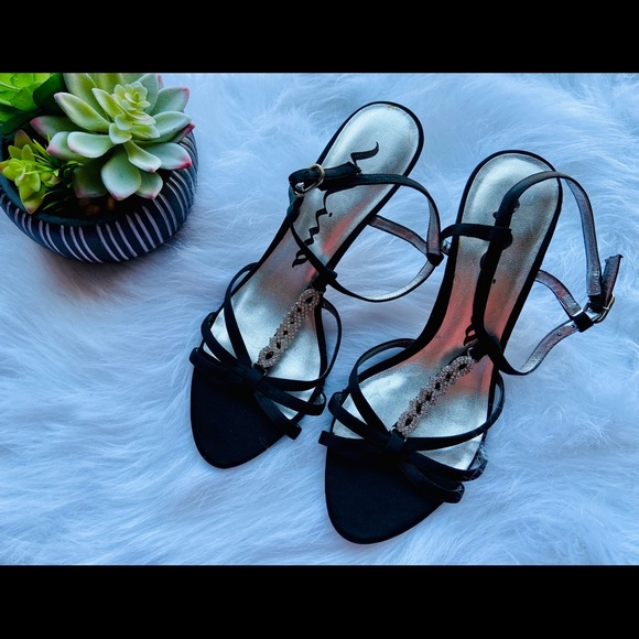 *SOLD*Nina Strappy Heels - Picture 1 of 6